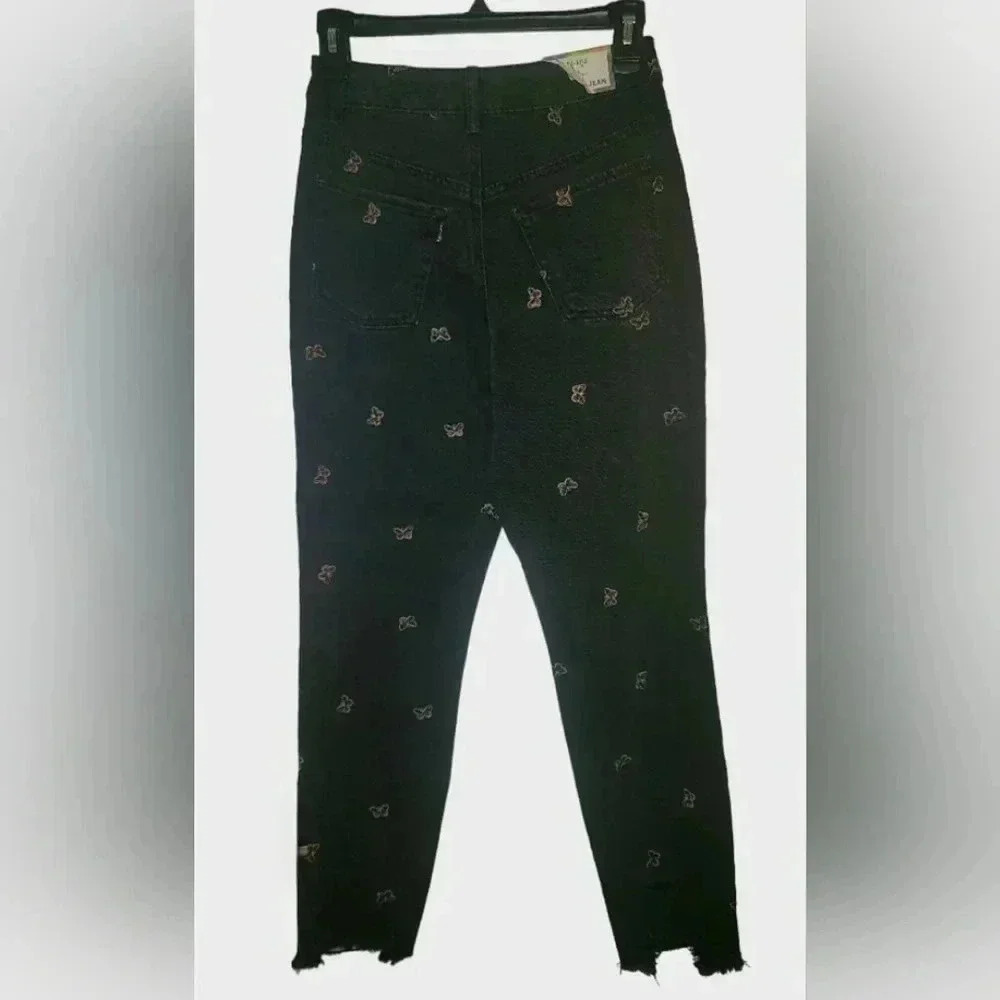 NWT Tinseltown Junior's Butterfly Pattern Distressed Jeans Size 5 - Picture 2 of 8